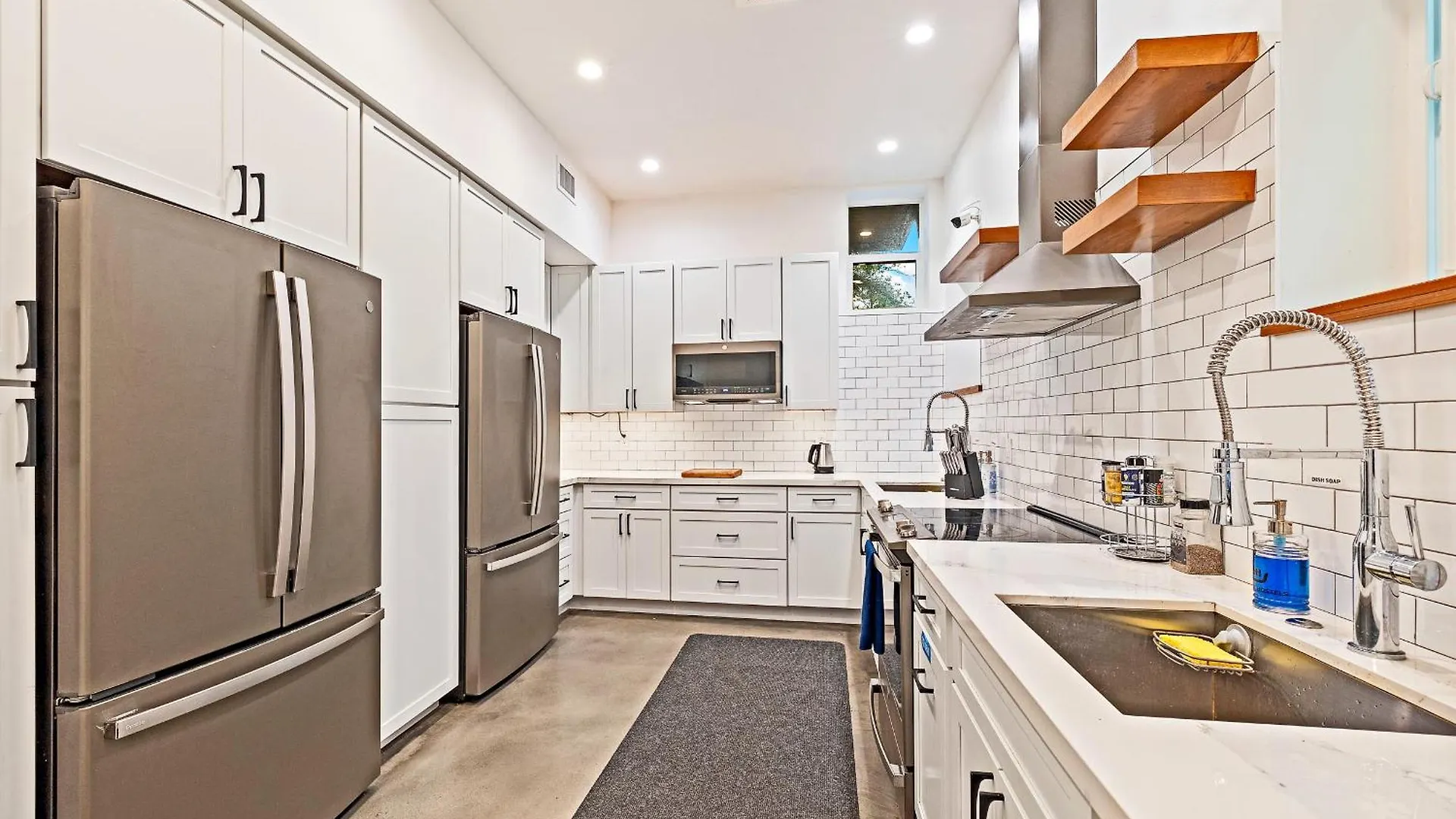 Howzit Hostels Wailuku